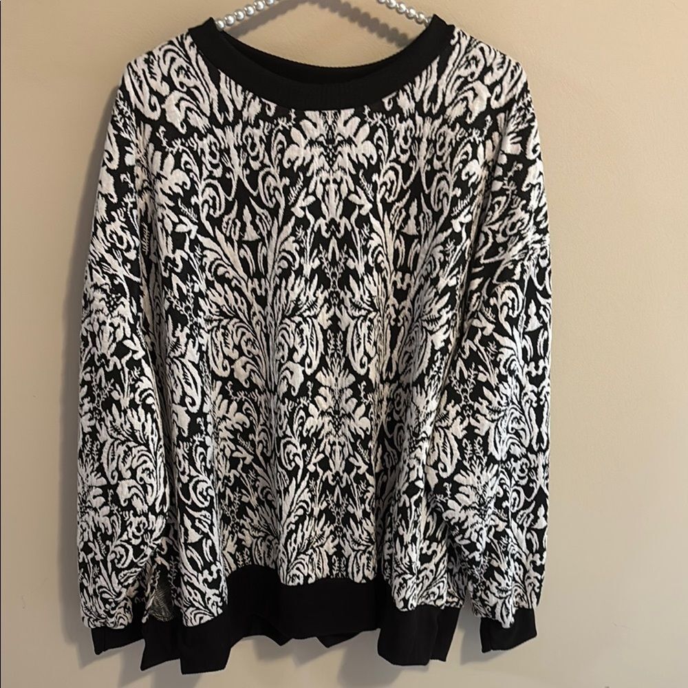 Like love Black and White Patterned blouse size 1x